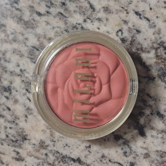 💋 4/$20 Milani Wild Rose Rose Powder Blush - Picture 2 of 3